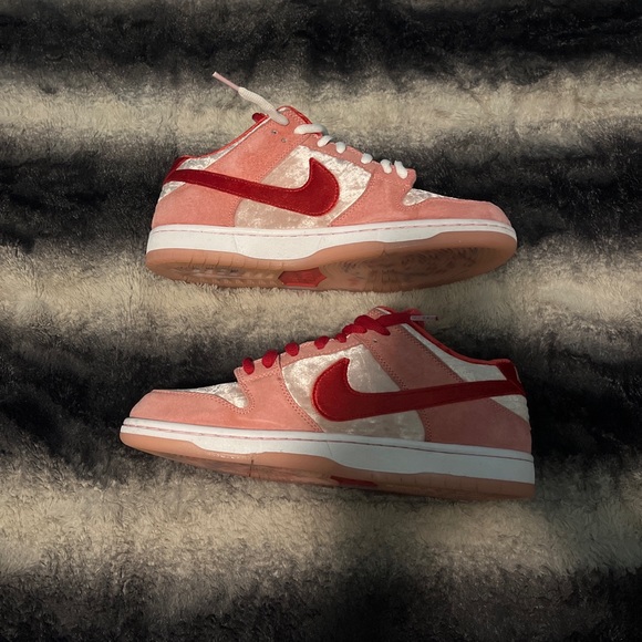 nike x strangelove dunk valentine’s day (special box) - Picture 5 of 8